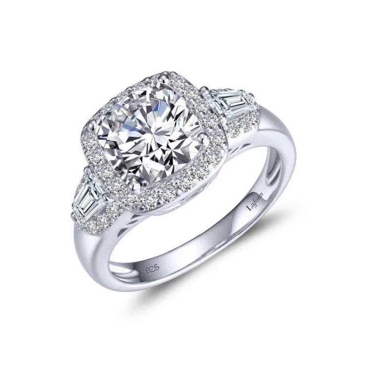 Ladies engagement rings social media trends-Stunning Engagement Ring